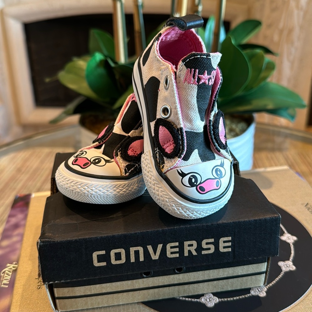 Authentic Converse BABY Sneakers 🐮